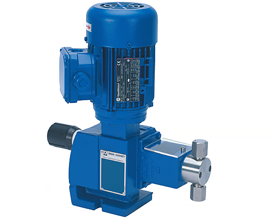 Плунжерный дозирующий насос с головкой из нержавеющей стали и ручным контролем производительности