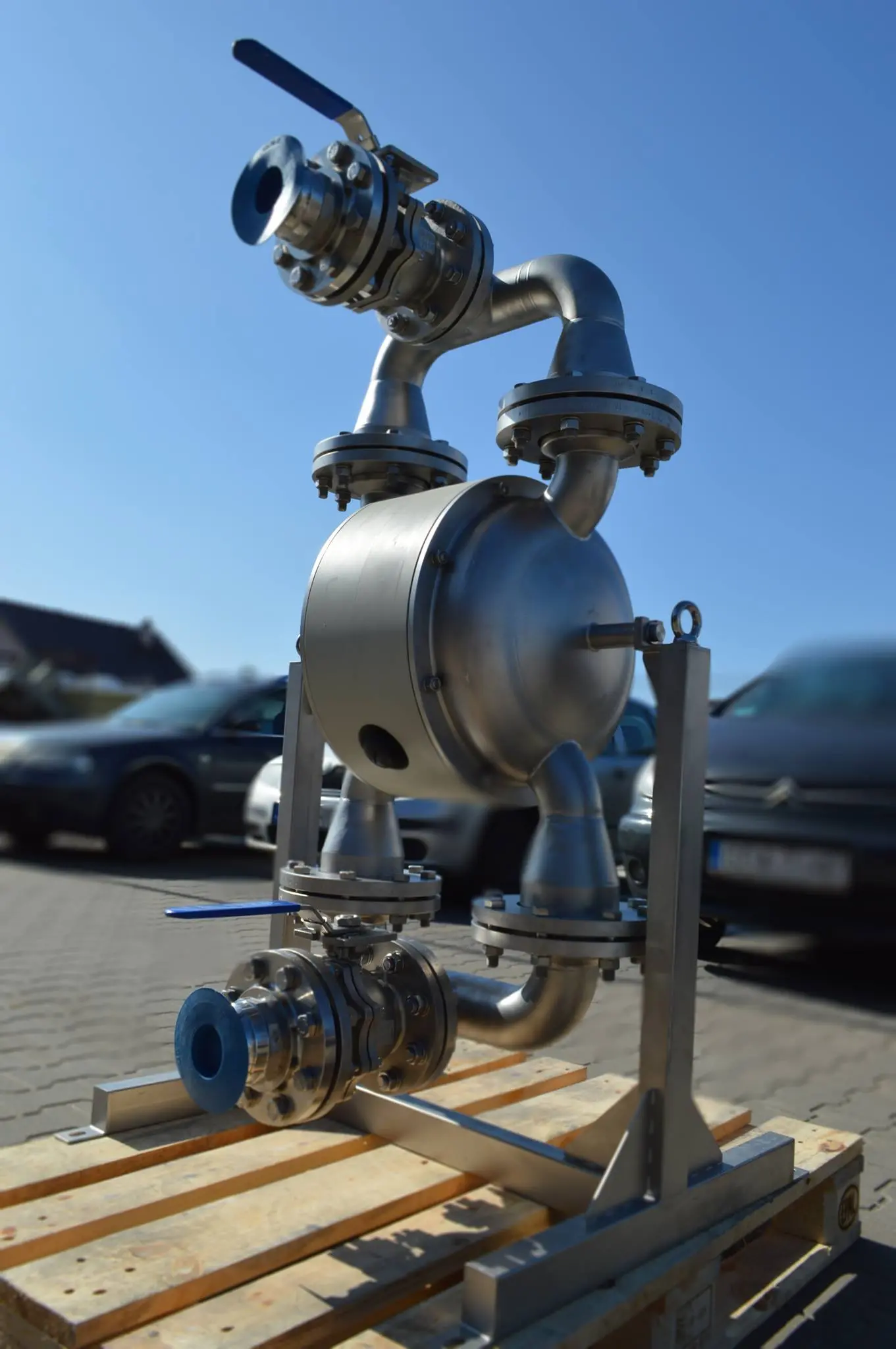 Мембранный насос с запорными клапанами